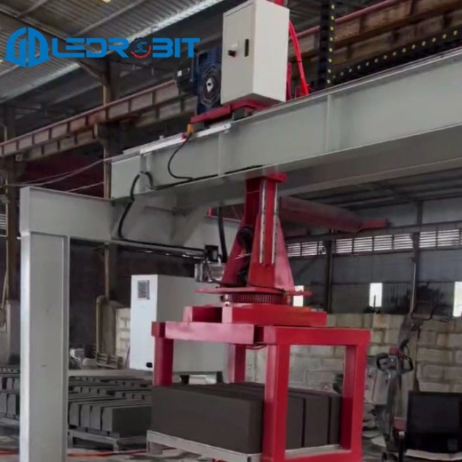 Palletiseermachine voor kunststeen